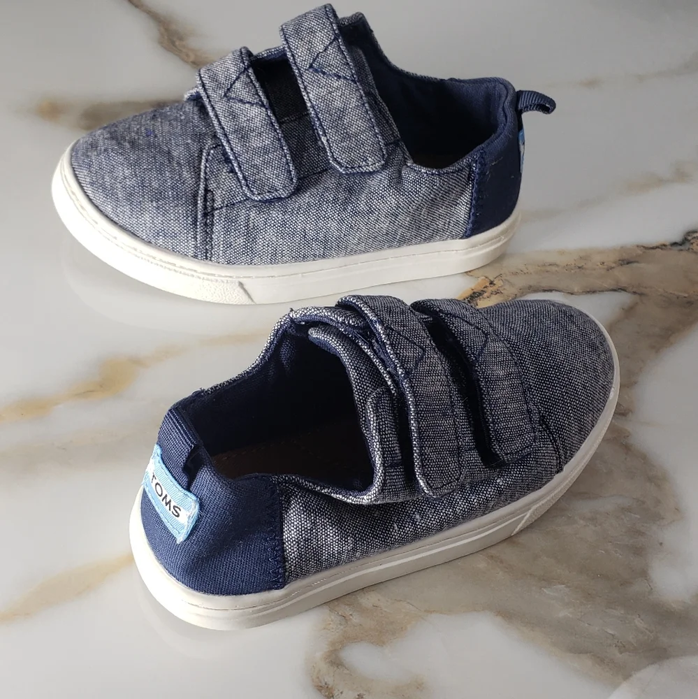 TOMS Lenny tiny sneakers navy slub chambray Toddler Size 9